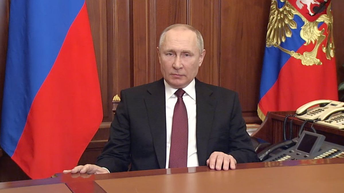 Macron volal Putinovi. Ruský prezident trvá na kapitulaci Ukrajiny